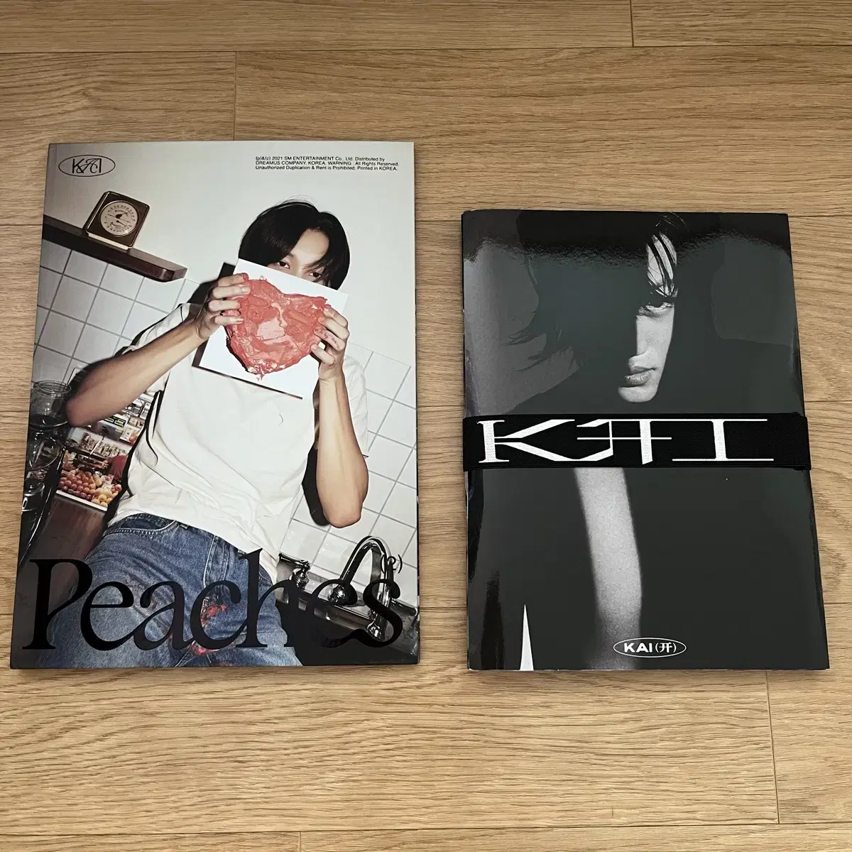 엑소 카이 피치스, 음 앨범 2장 일괄 kai peaches kisses